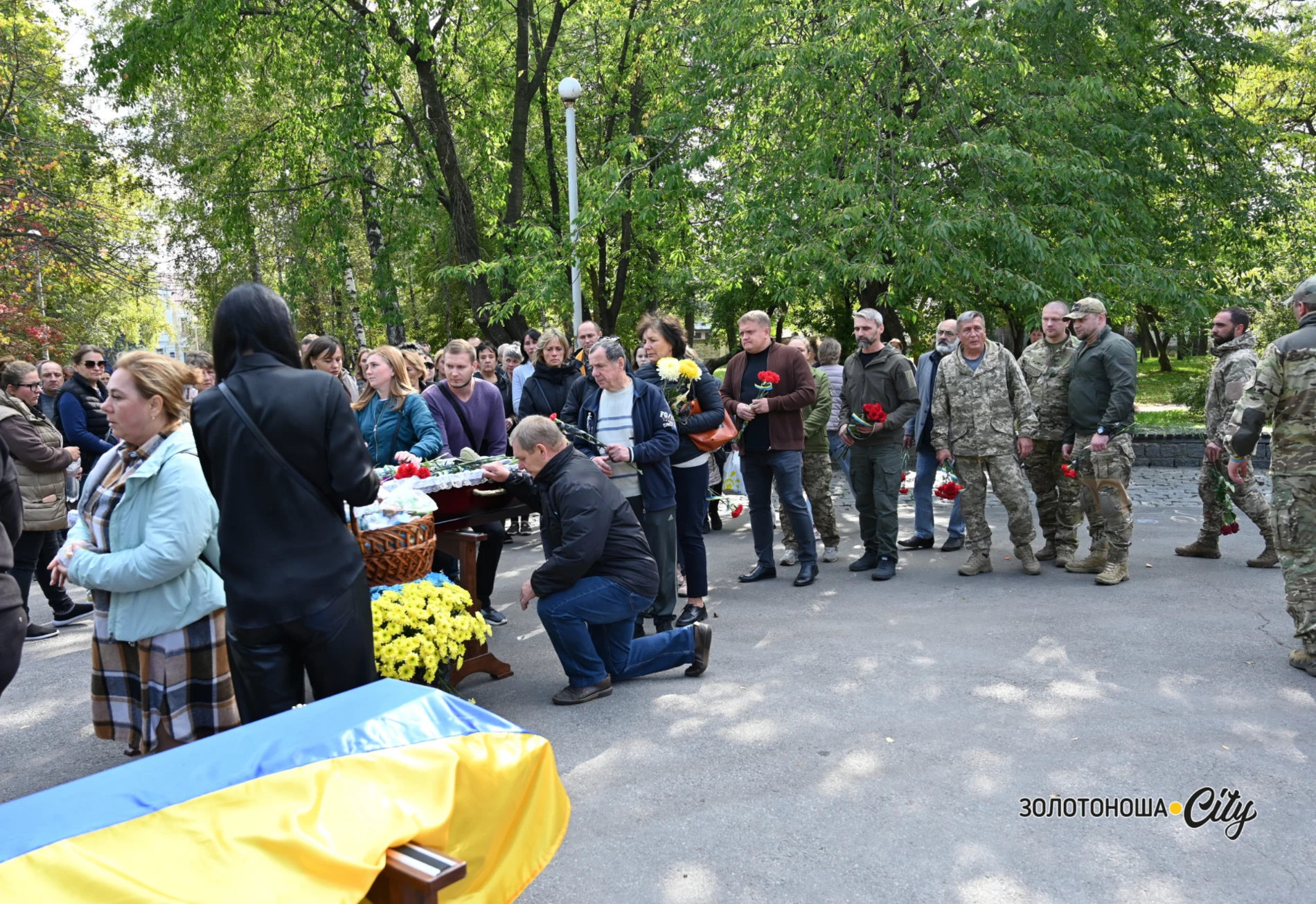 «Я не вдова! Я – дружина загиблого Героя». На щиті Дмитро Мелешко