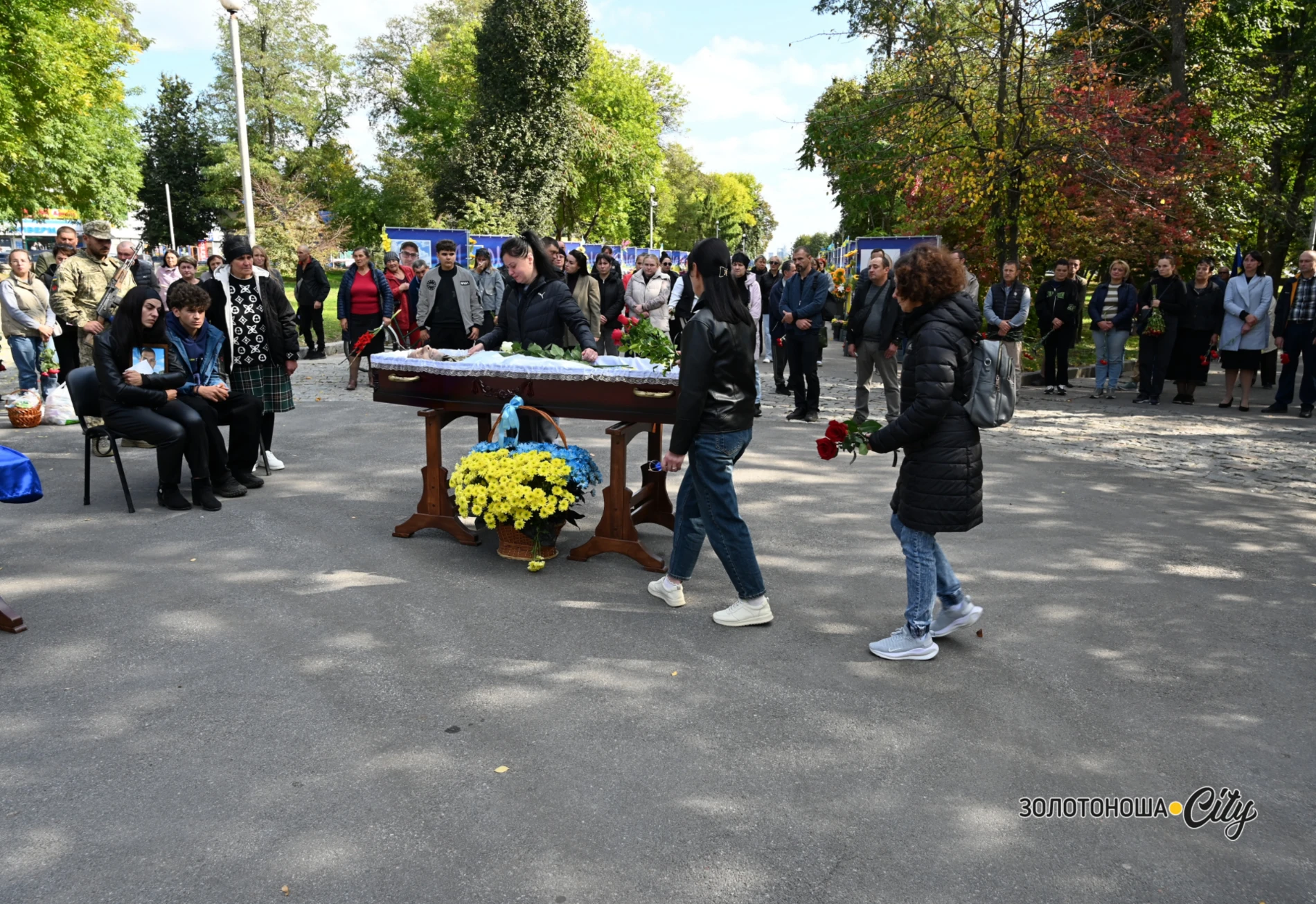 «Я не вдова! Я – дружина загиблого Героя». На щиті Дмитро Мелешко
