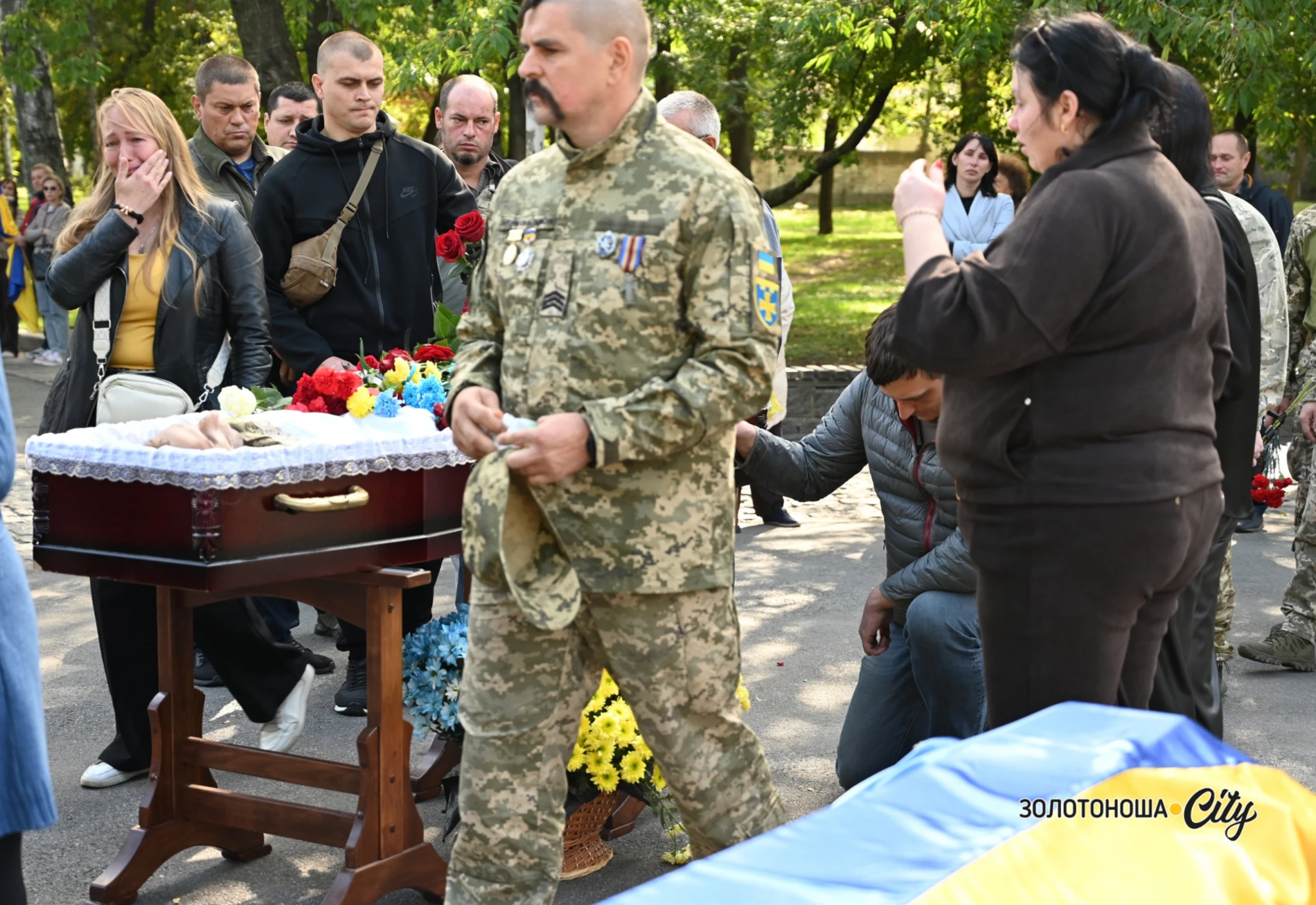 «Я не вдова! Я – дружина загиблого Героя». На щиті Дмитро Мелешко
