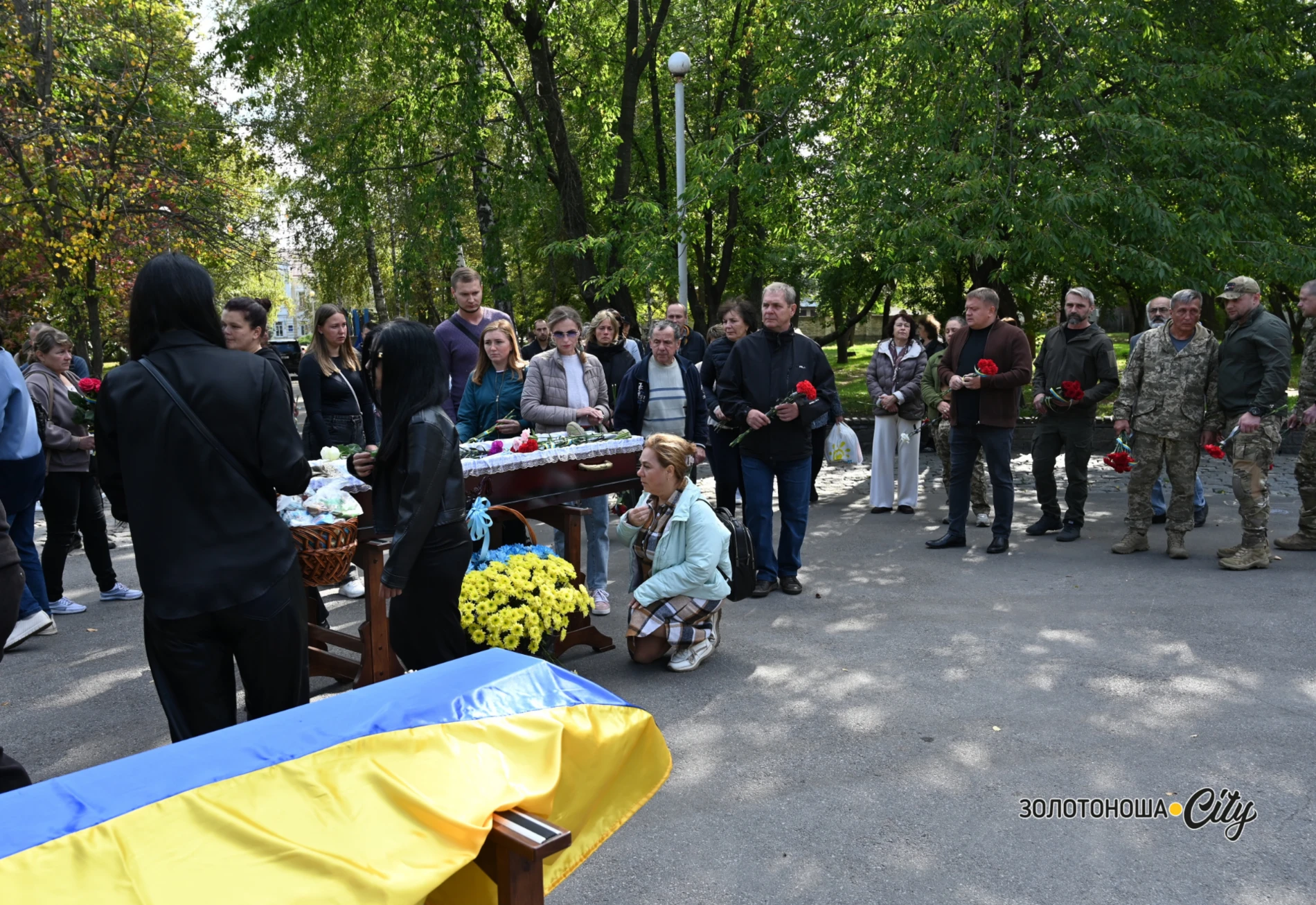 «Я не вдова! Я – дружина загиблого Героя». На щиті Дмитро Мелешко