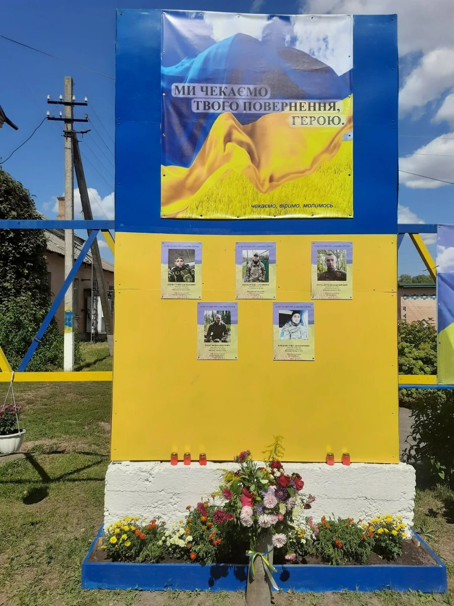 У Деньгах відкрили Алею Слави та Алею Надії: місце пам’яті, болю і незламності