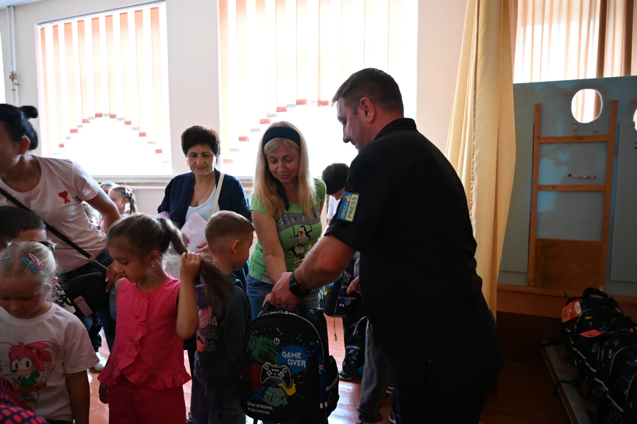 У перший клас з двома ранцями: подарунок для золотоніської малечі