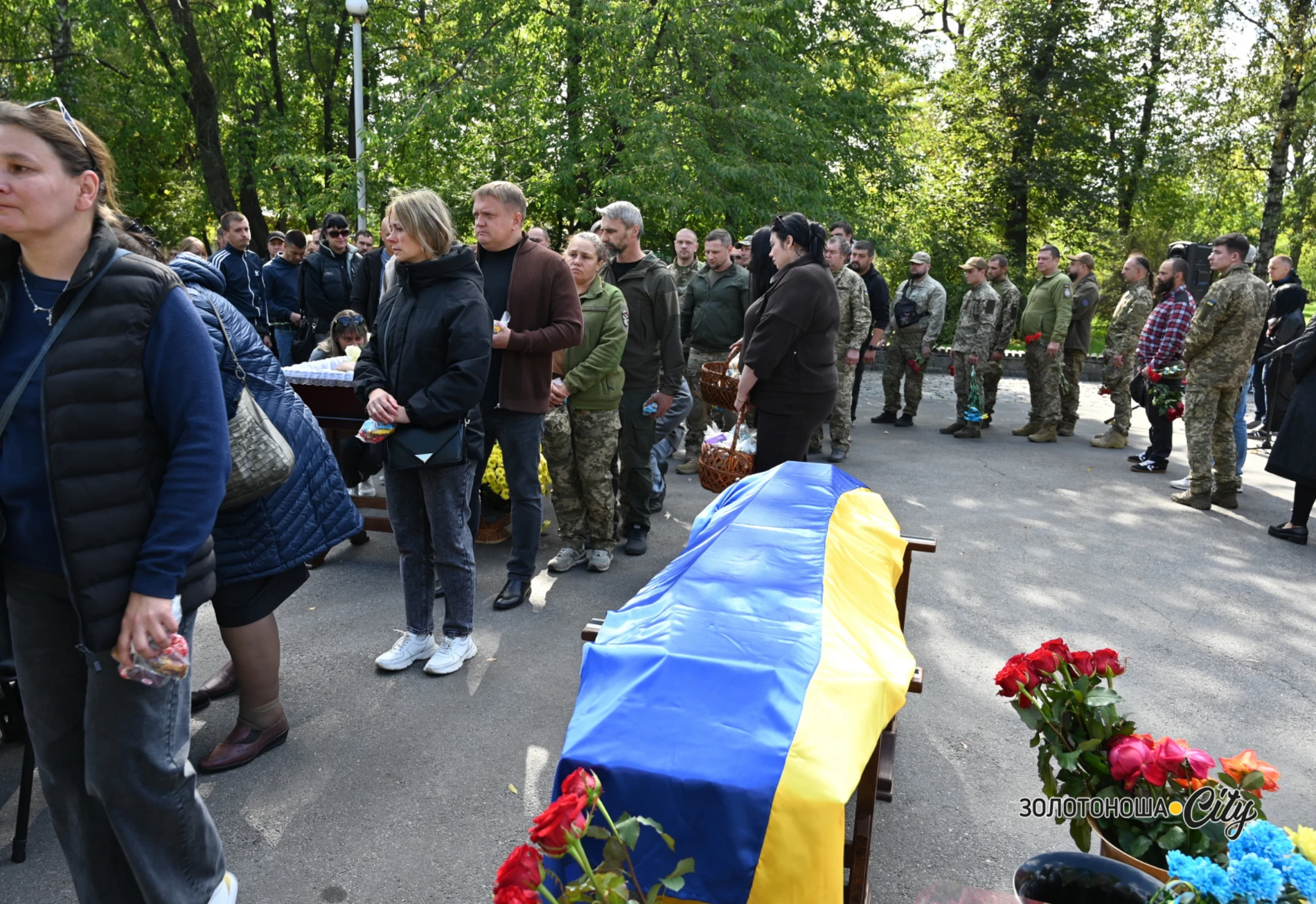 «Я не вдова! Я – дружина загиблого Героя». На щиті Дмитро Мелешко