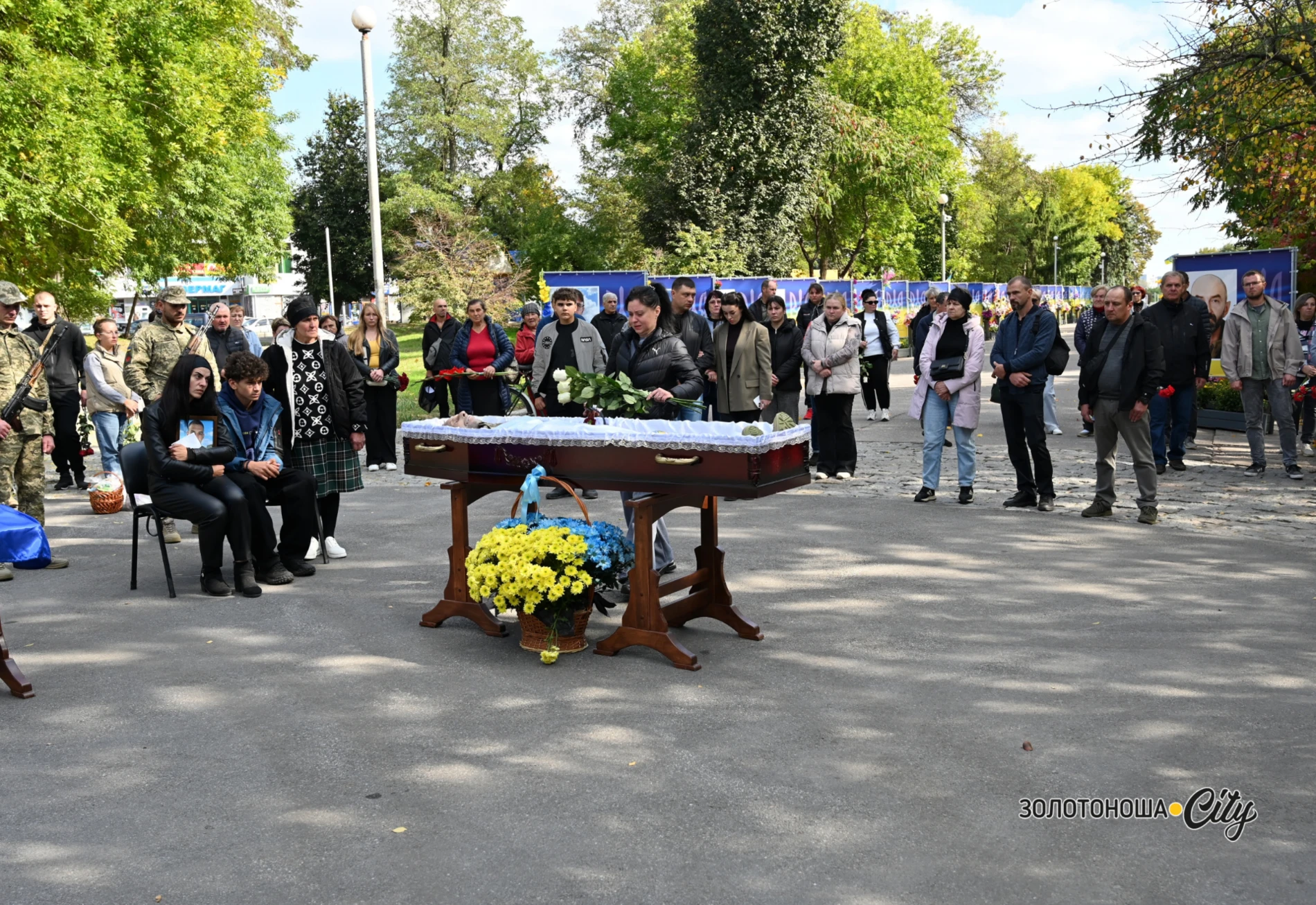 «Я не вдова! Я – дружина загиблого Героя». На щиті Дмитро Мелешко