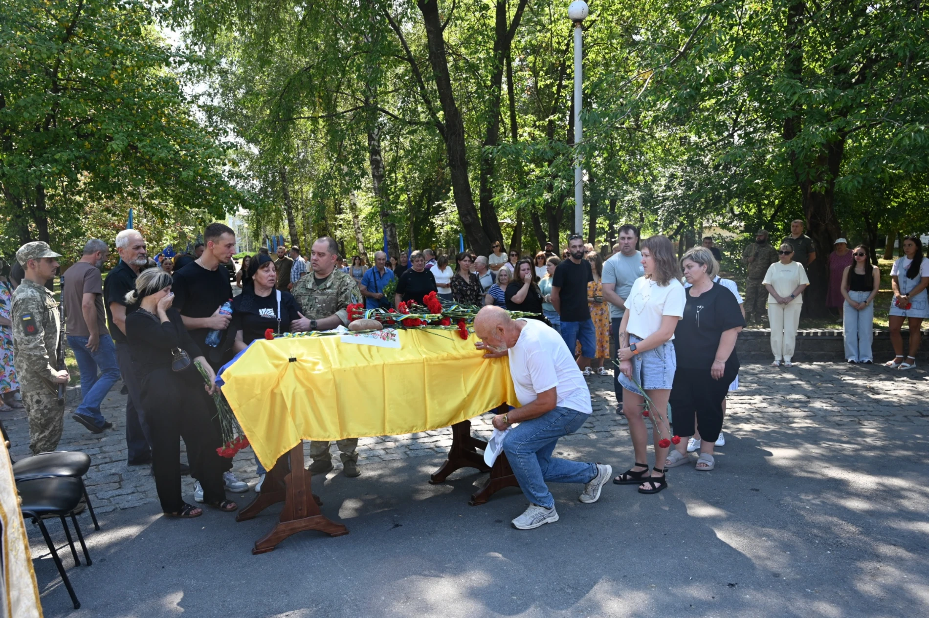 Золотоніська земля стала місцем вічного спочинку луганського воїна: на щиті Євген Шепітько