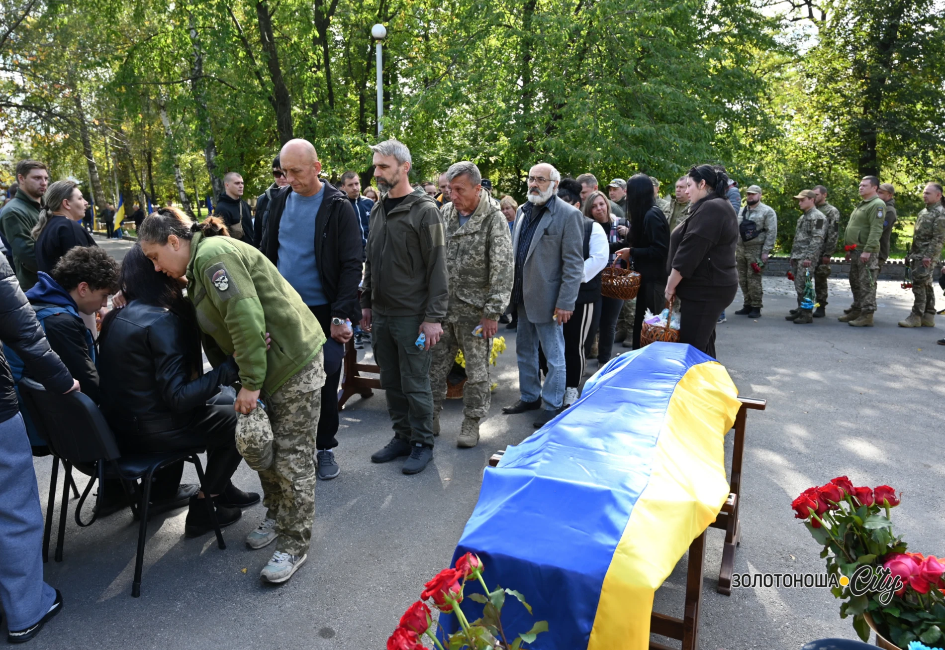 «Я не вдова! Я – дружина загиблого Героя». На щиті Дмитро Мелешко