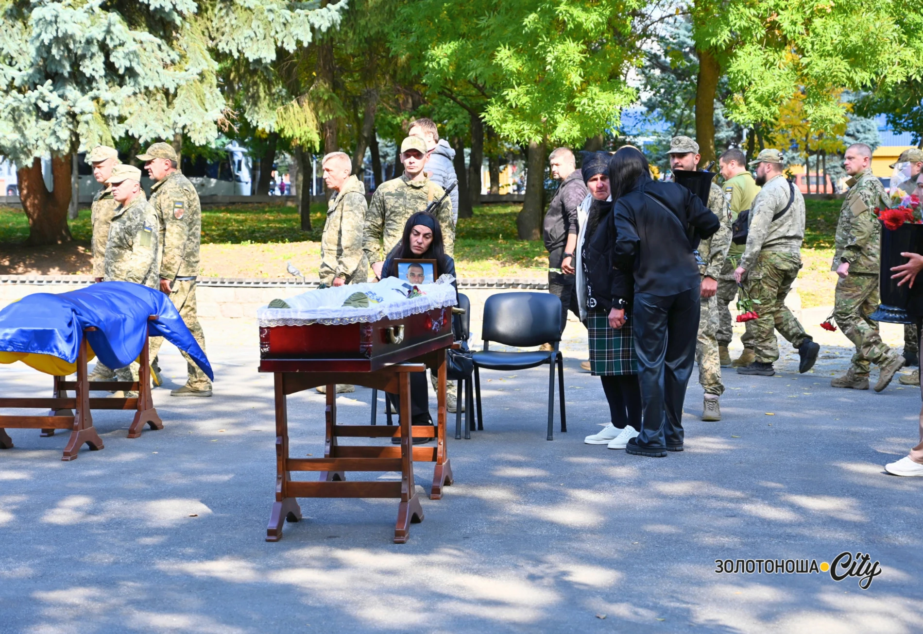 «Я не вдова! Я – дружина загиблого Героя». На щиті Дмитро Мелешко