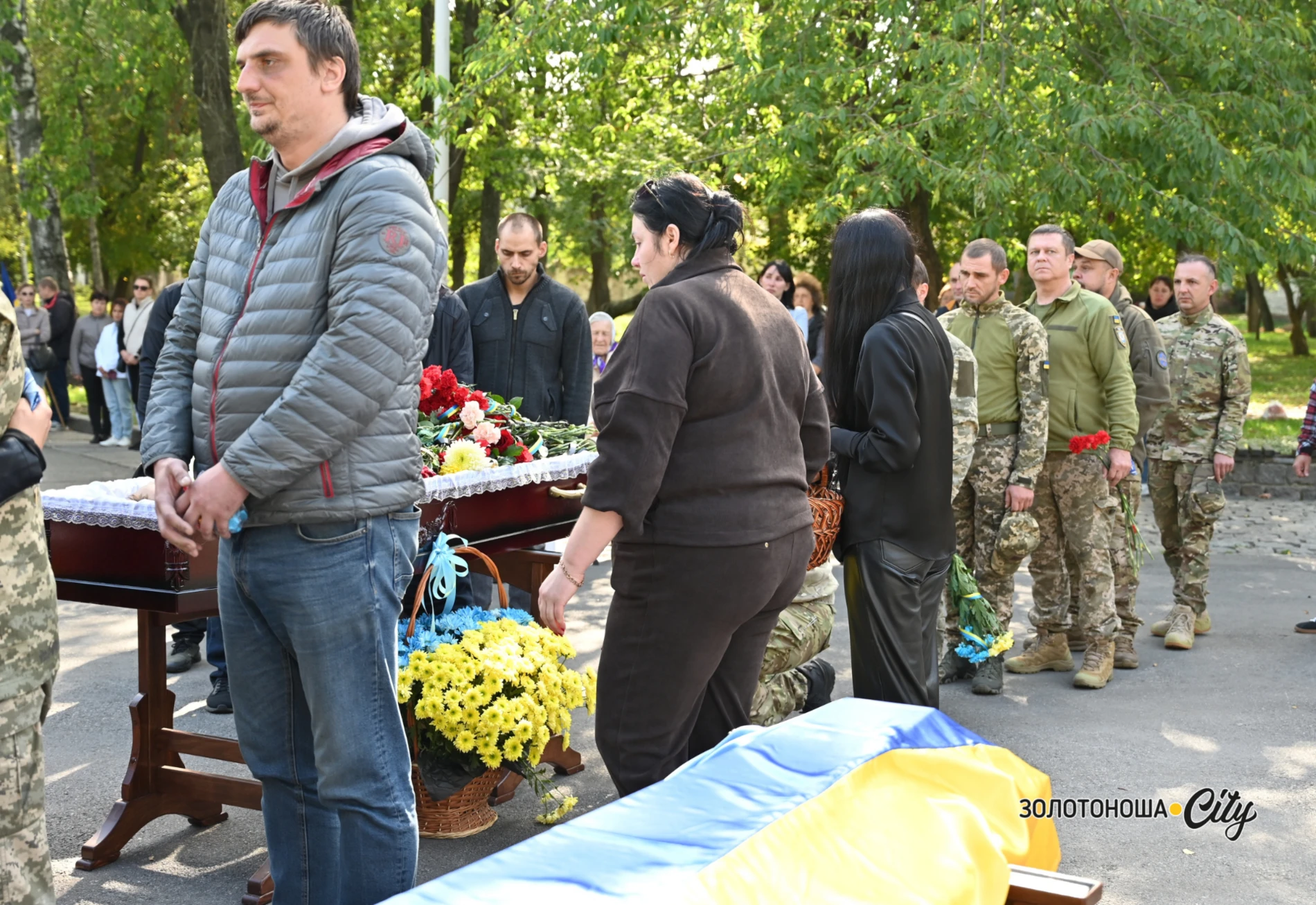 «Я не вдова! Я – дружина загиблого Героя». На щиті Дмитро Мелешко
