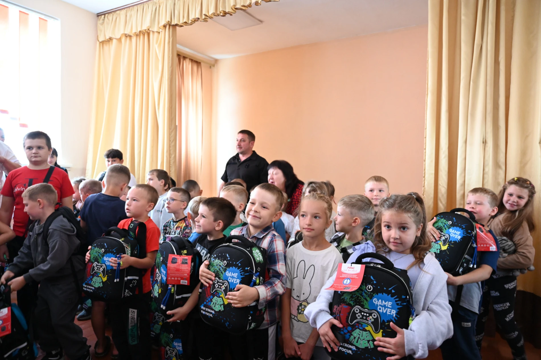У перший клас з двома ранцями: подарунок для золотоніської малечі