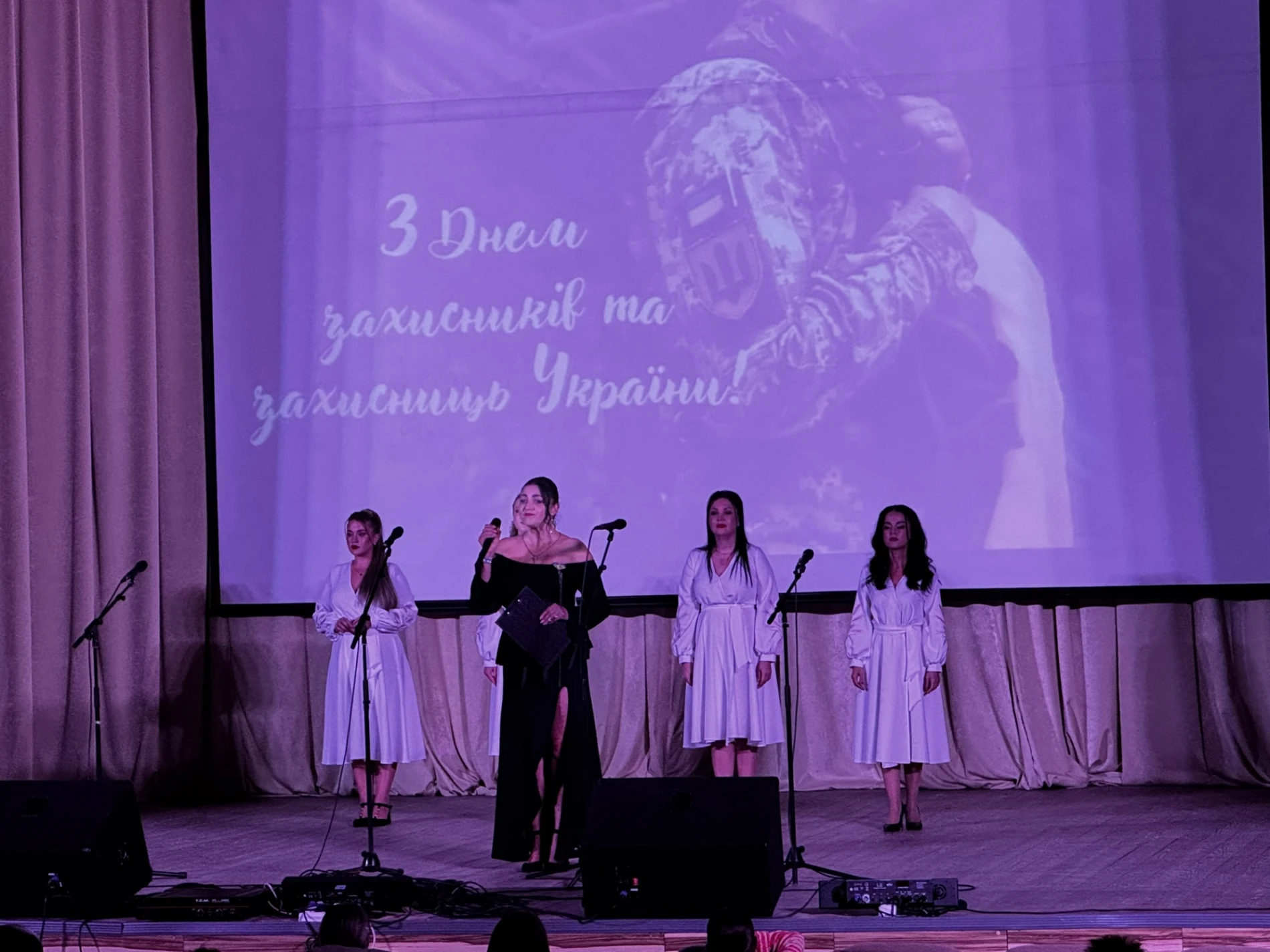 «Тут і зараз»: у Золотоноші відбувся концерт ансамблю «Лебідка»