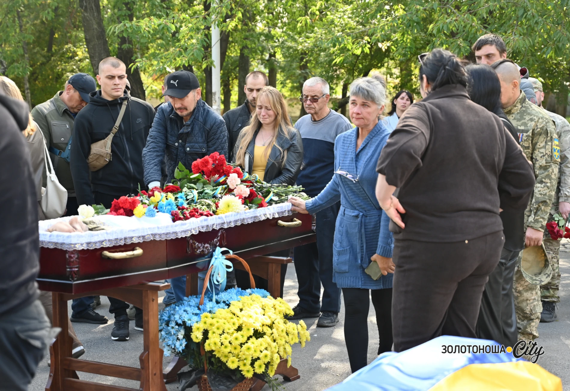 «Я не вдова! Я – дружина загиблого Героя». На щиті Дмитро Мелешко