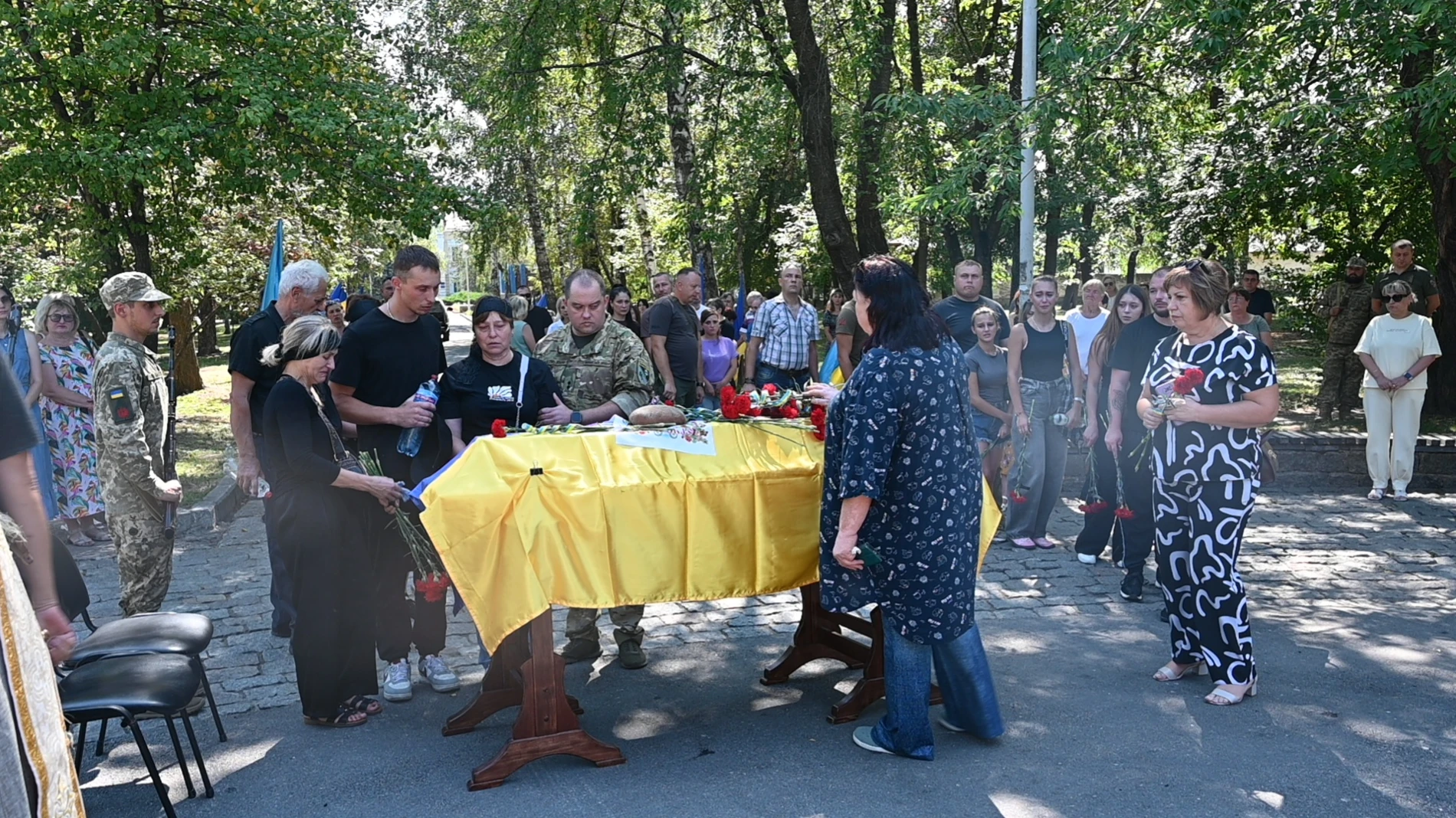 Золотоніська земля стала місцем вічного спочинку луганського воїна: на щиті Євген Шепітько