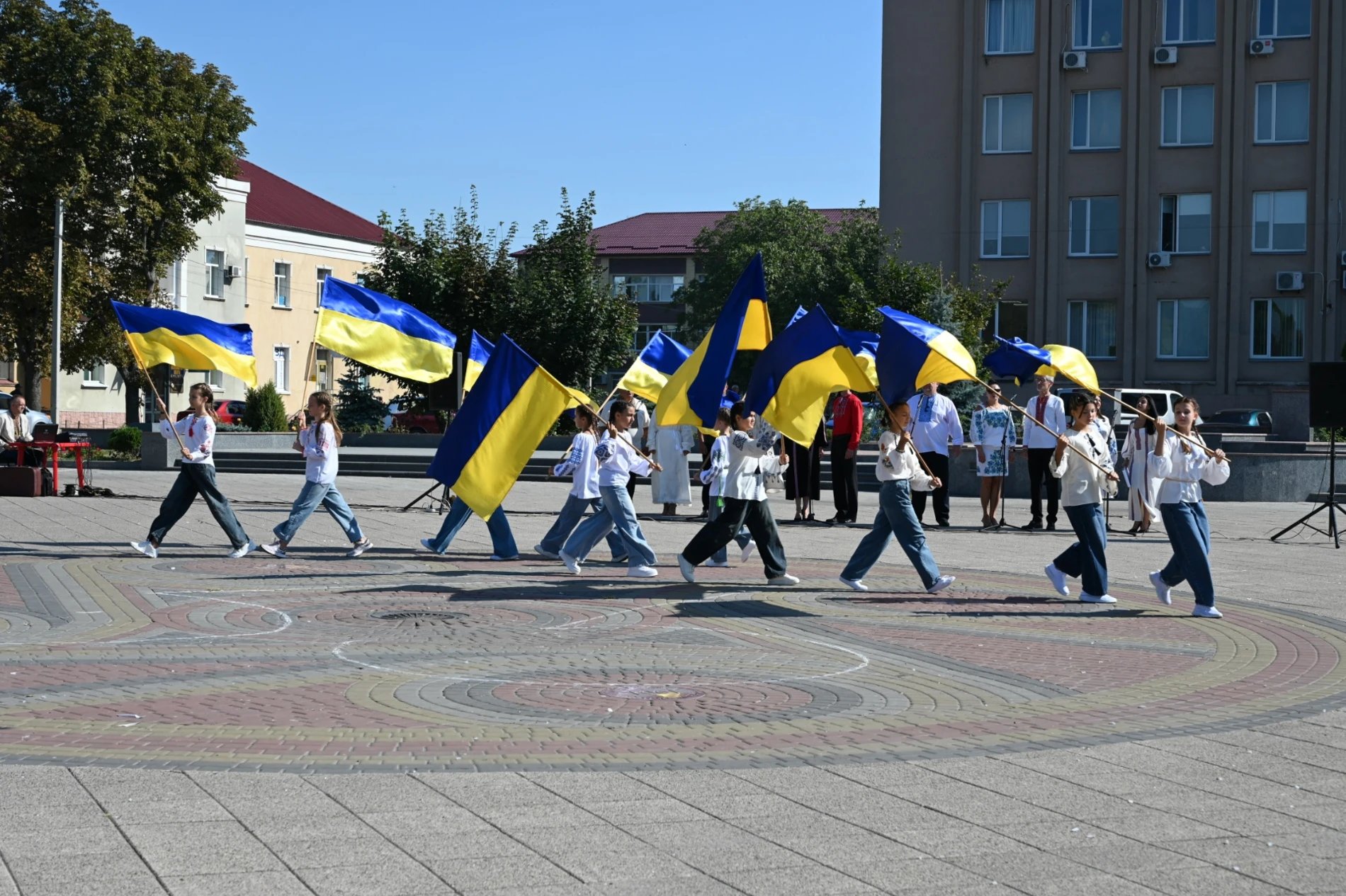 «Українське серце» у Золотоноші: як у громаді відзначили 35-ту річницю Незалежності України