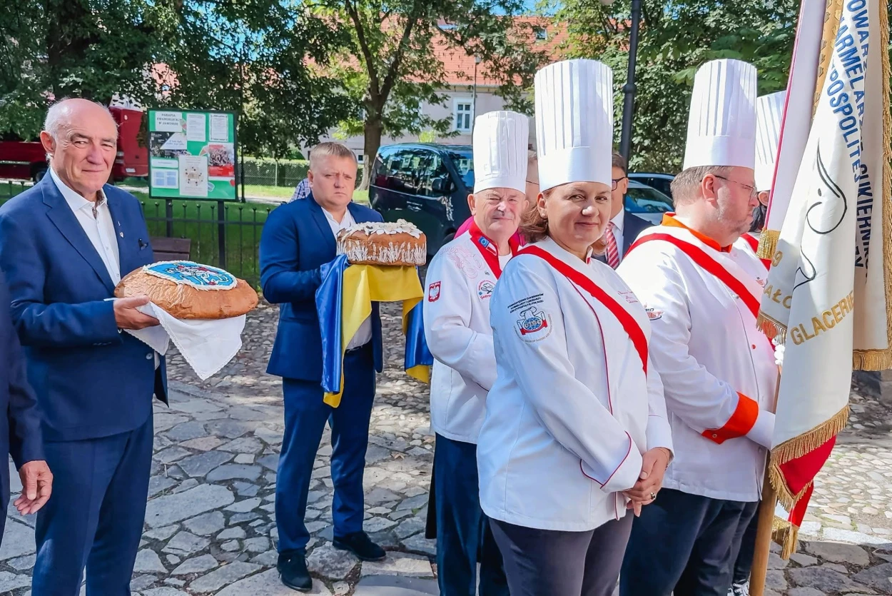 Як у Яворі кропивнянський хліб куштували?