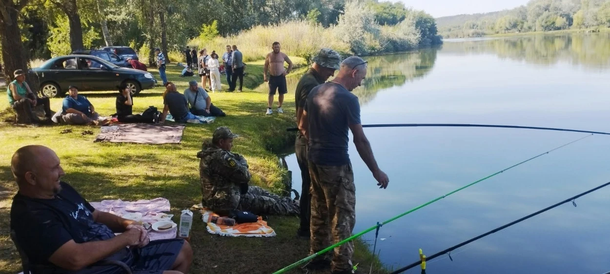 Будьмо достойними їхнього подвигу: живемо з гідністю