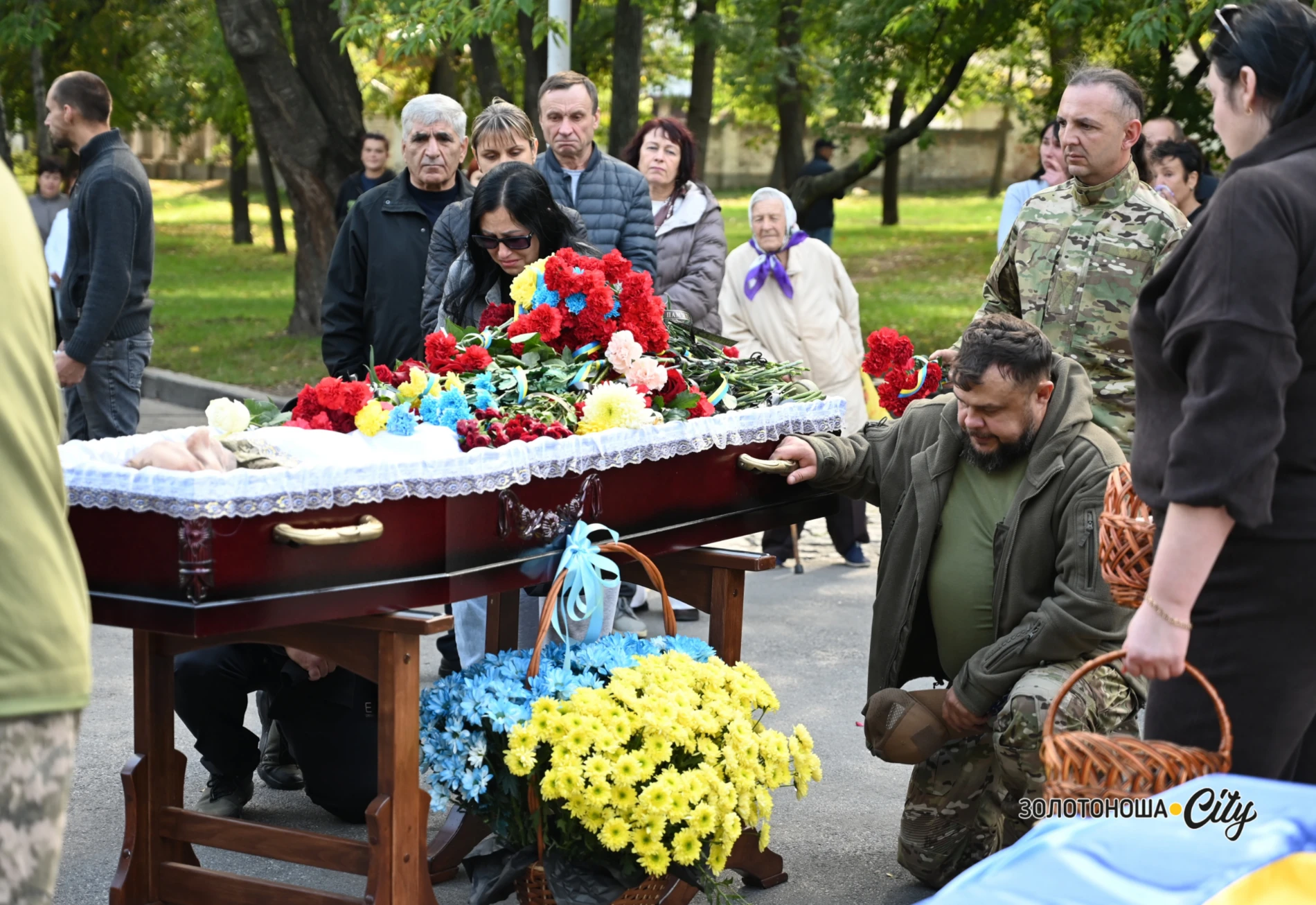 «Я не вдова! Я – дружина загиблого Героя». На щиті Дмитро Мелешко