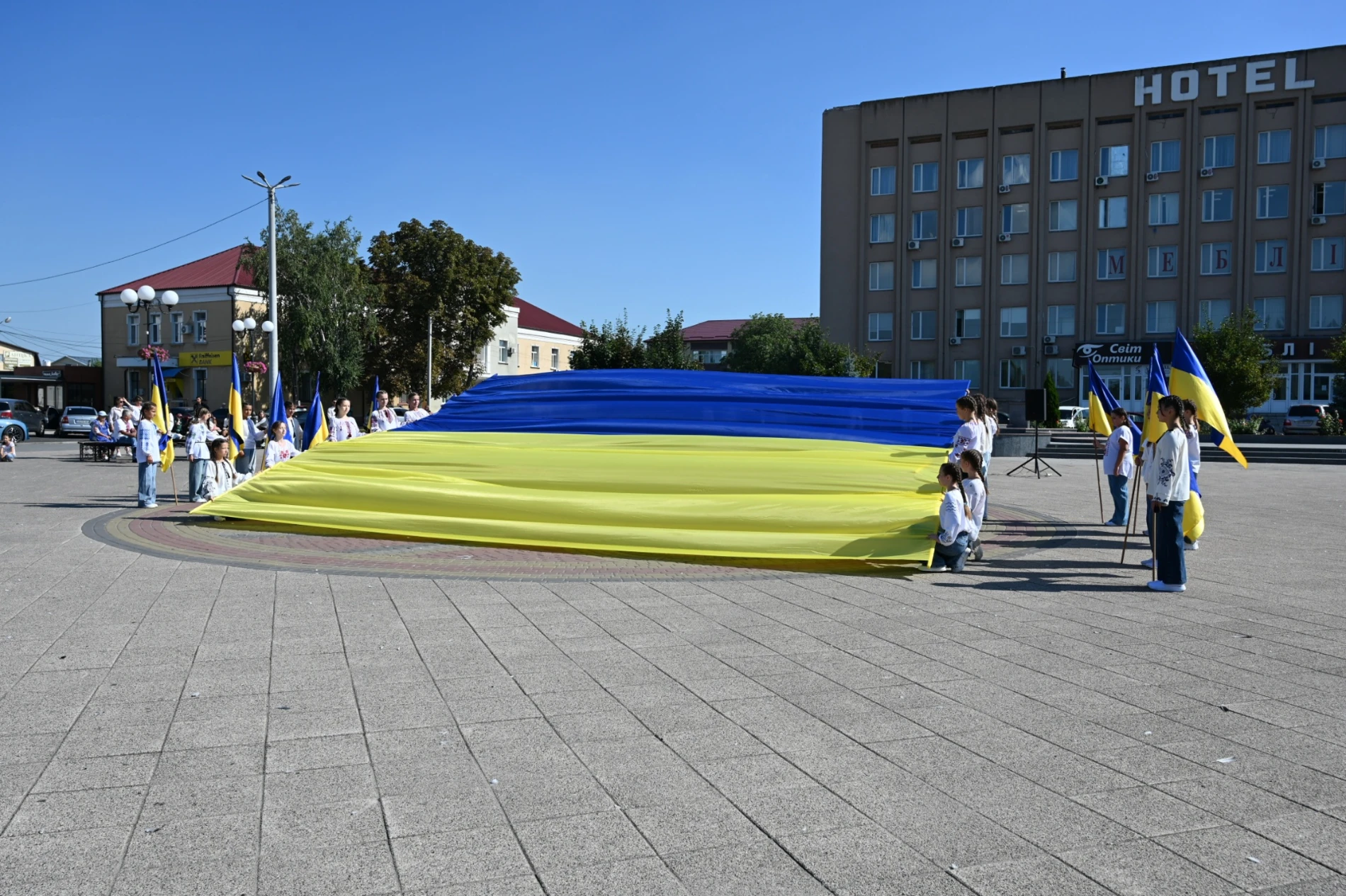 «Українське серце» у Золотоноші: як у громаді відзначили 35-ту річницю Незалежності України