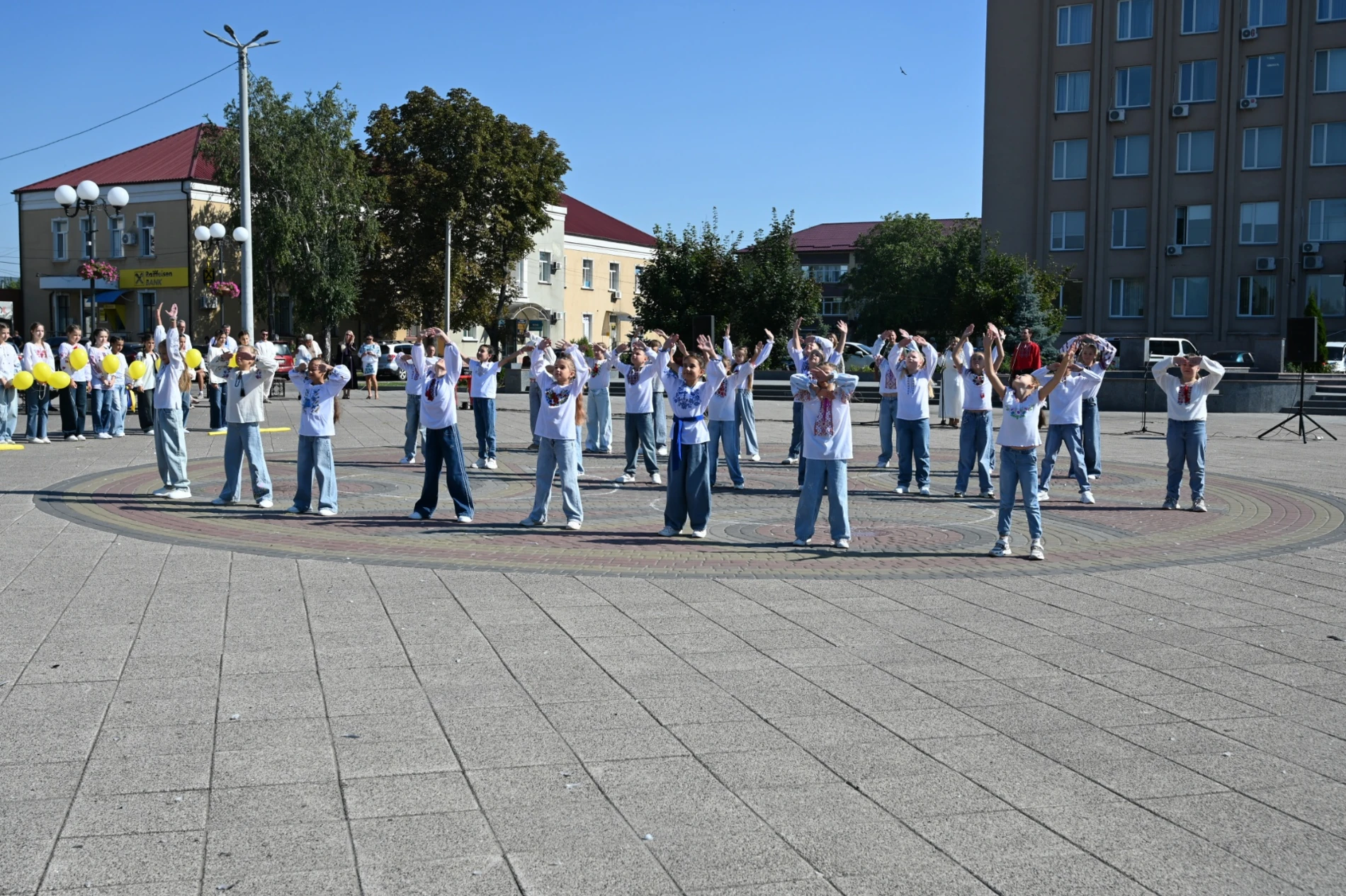 «Українське серце» у Золотоноші: як у громаді відзначили 35-ту річницю Незалежності України