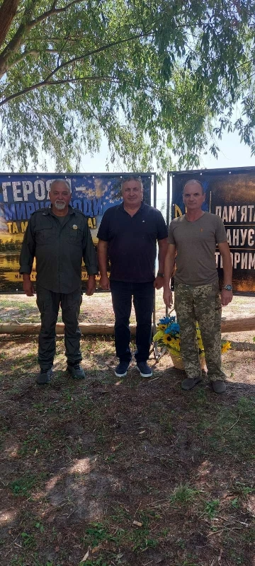 Будьмо достойними їхнього подвигу: живемо з гідністю