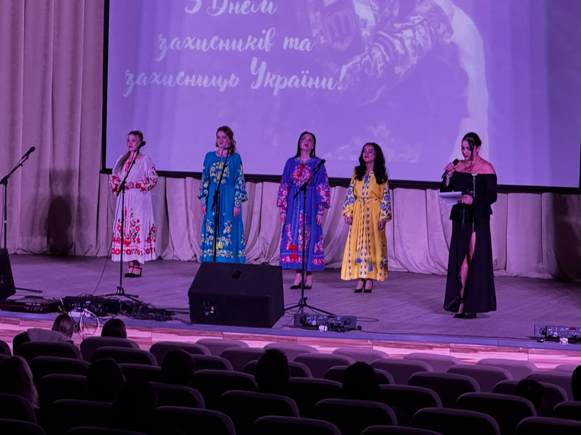 «Тут і зараз»: у Золотоноші відбувся концерт ансамблю «Лебідка»
