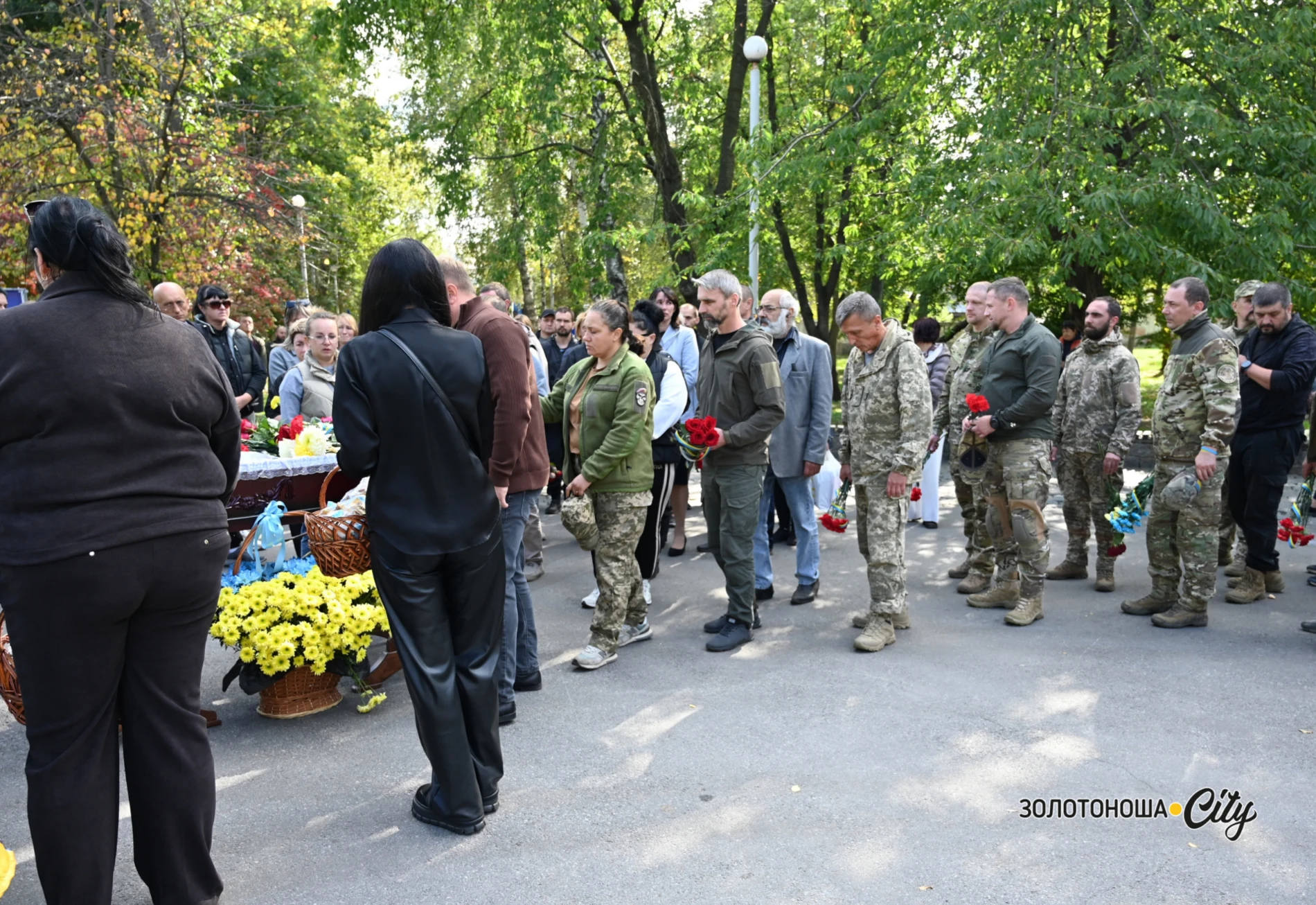 «Я не вдова! Я – дружина загиблого Героя». На щиті Дмитро Мелешко