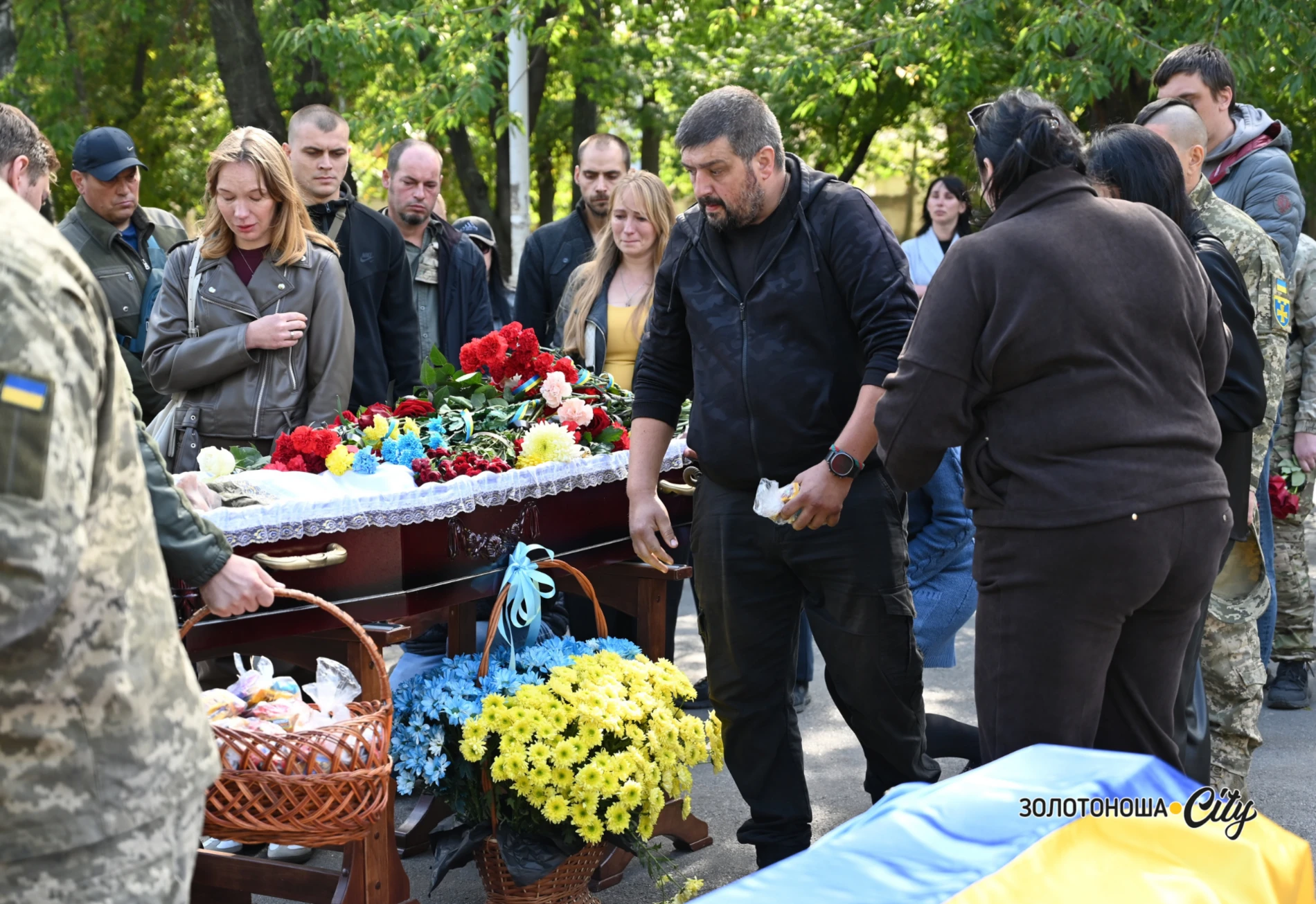 «Я не вдова! Я – дружина загиблого Героя». На щиті Дмитро Мелешко