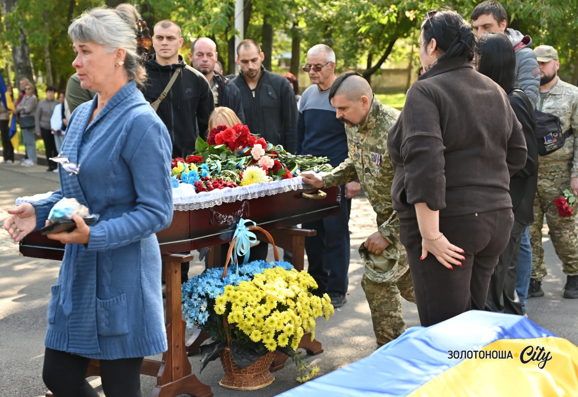 «Я не вдова! Я – дружина загиблого Героя». На щиті Дмитро Мелешко
