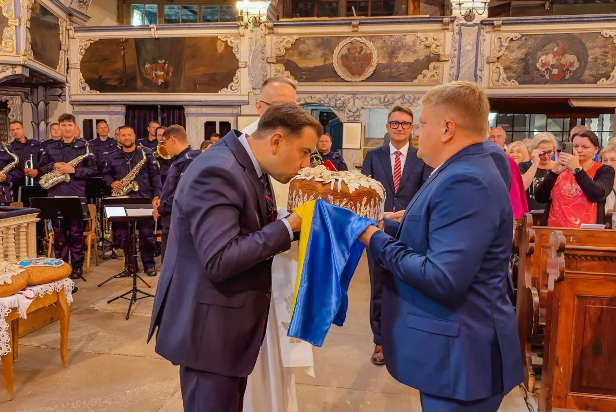 Як у Яворі кропивнянський хліб куштували?
