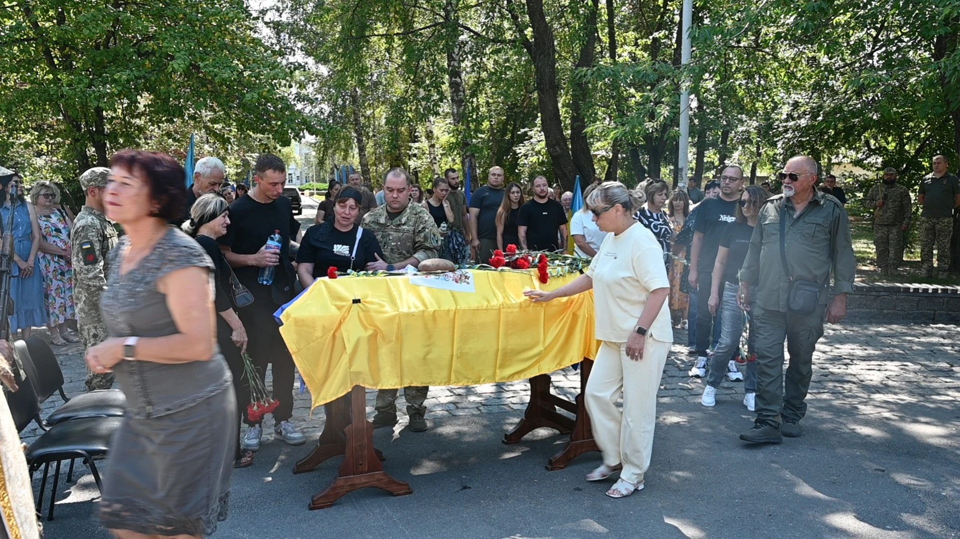 Золотоніська земля стала місцем вічного спочинку луганського воїна: на щиті Євген Шепітько