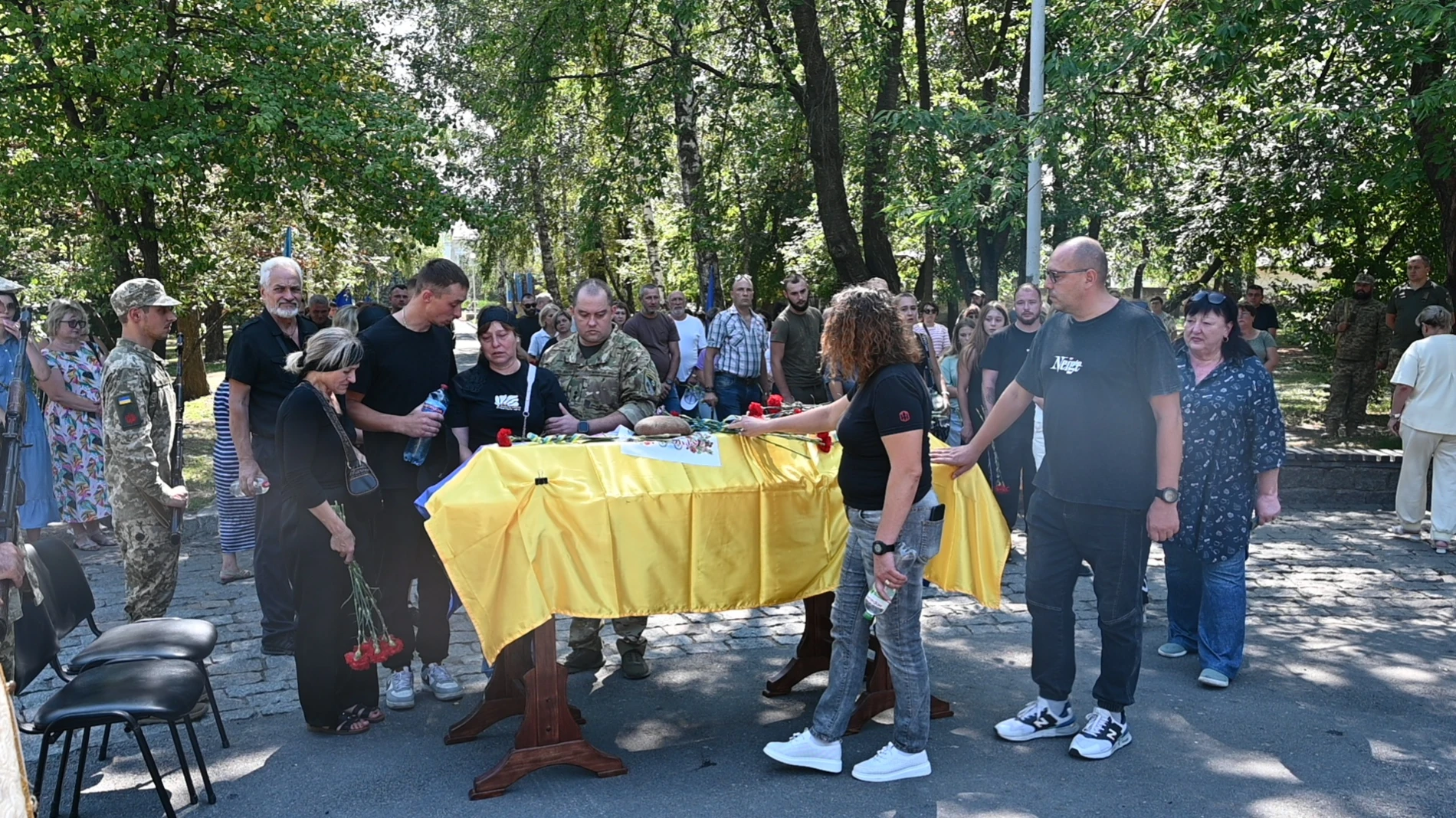 Золотоніська земля стала місцем вічного спочинку луганського воїна: на щиті Євген Шепітько