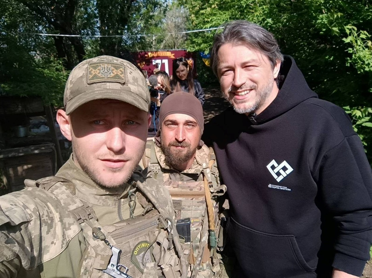 Бізон із волонтерами