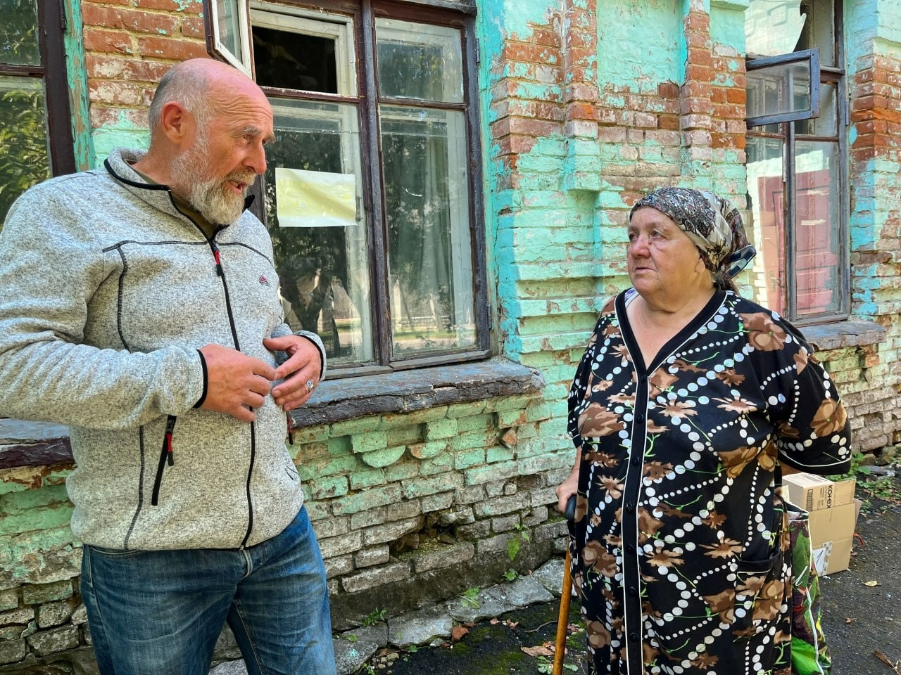 Банк одягу чи скарбничка добра: як громади Золотоноші та Бару створюють систему постійної підтримки