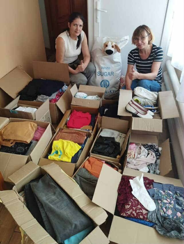 Банк одягу чи скарбничка добра: як громади Золотоноші та Бару створюють систему постійної підтримки