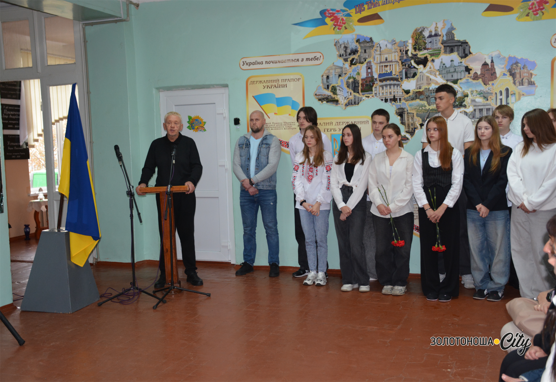 У СШ№1 відкрили меморіальну дошку Героїні Яні Сілікіній