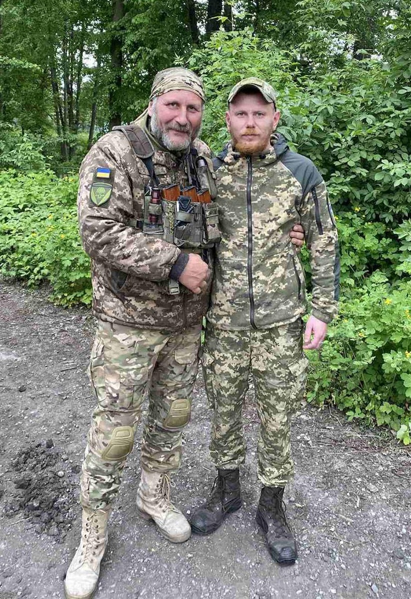 Зустріч з сином Сергієм, теж захисником, вперше за роки війни. Лиман.