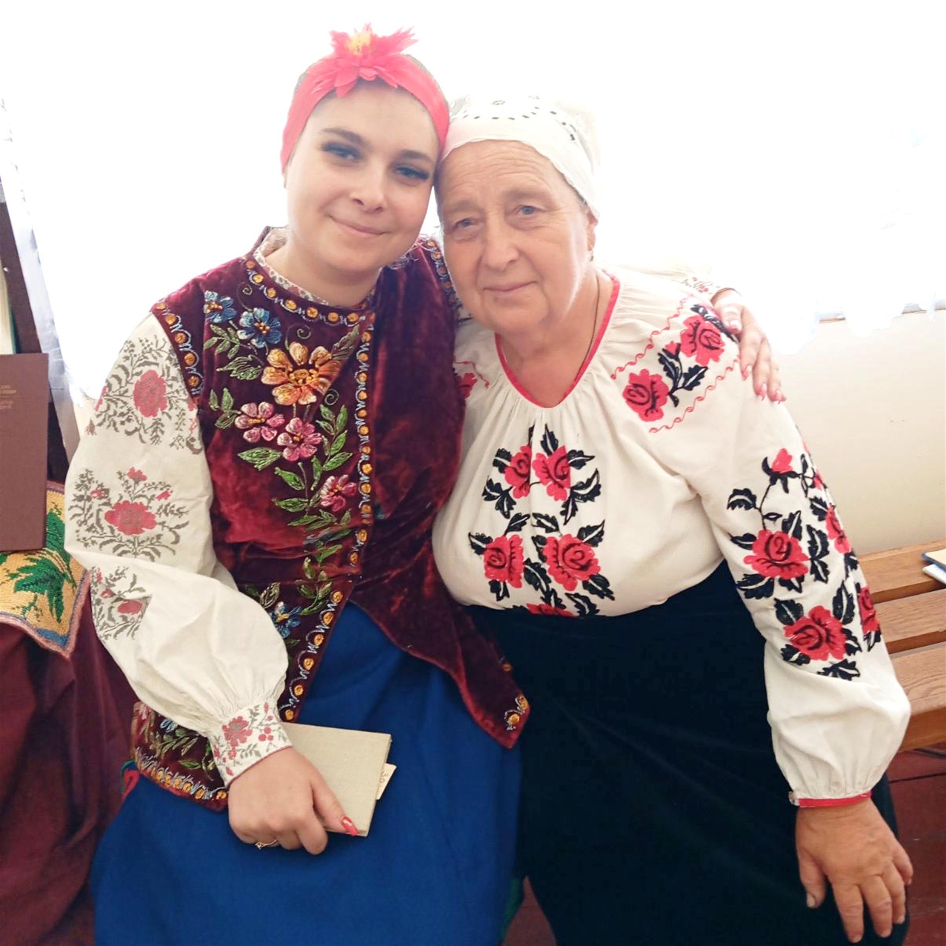 Хай лине пісня над селом і сяють зорі золотії!