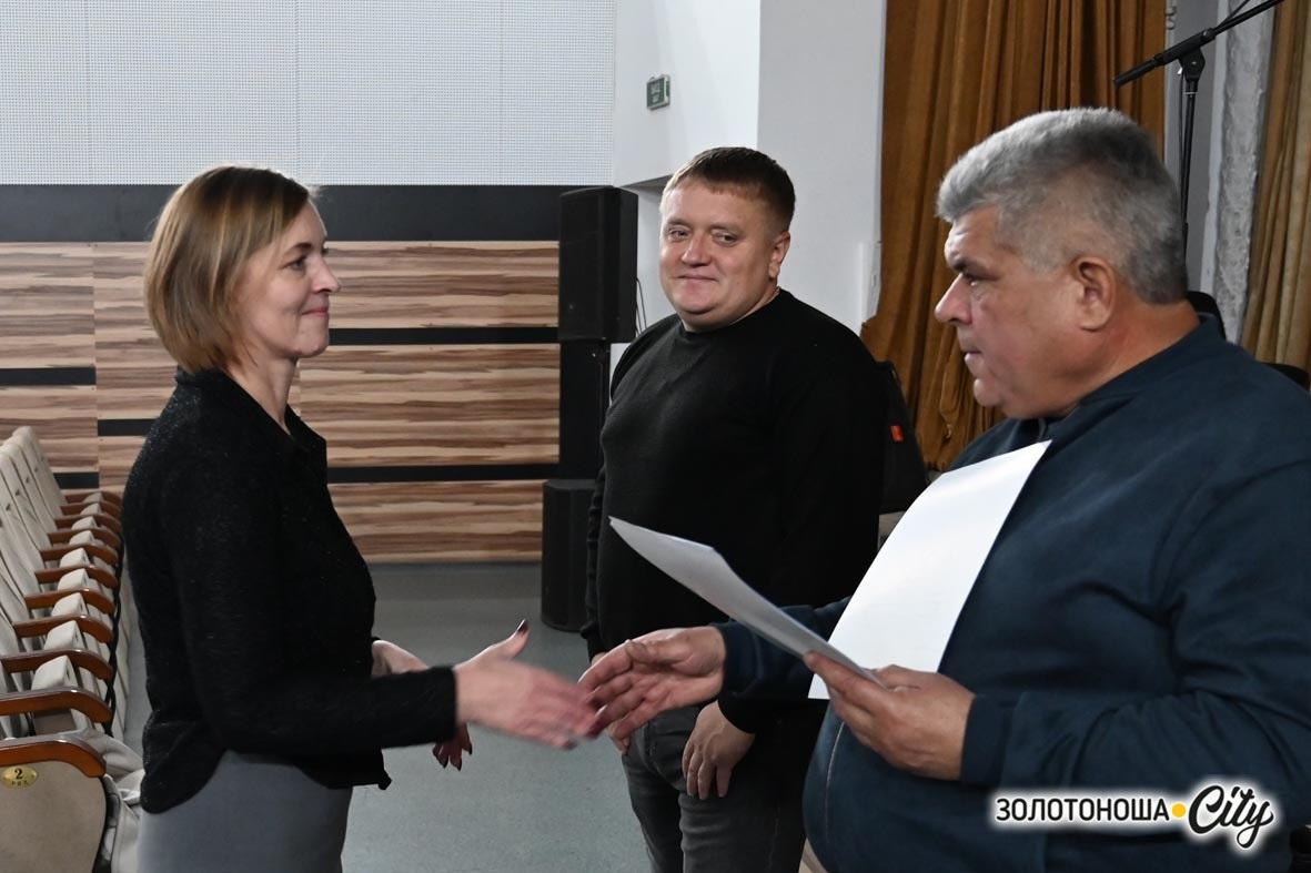 Золотоніські артисти змінили амплуа: свято у глядацькому залі