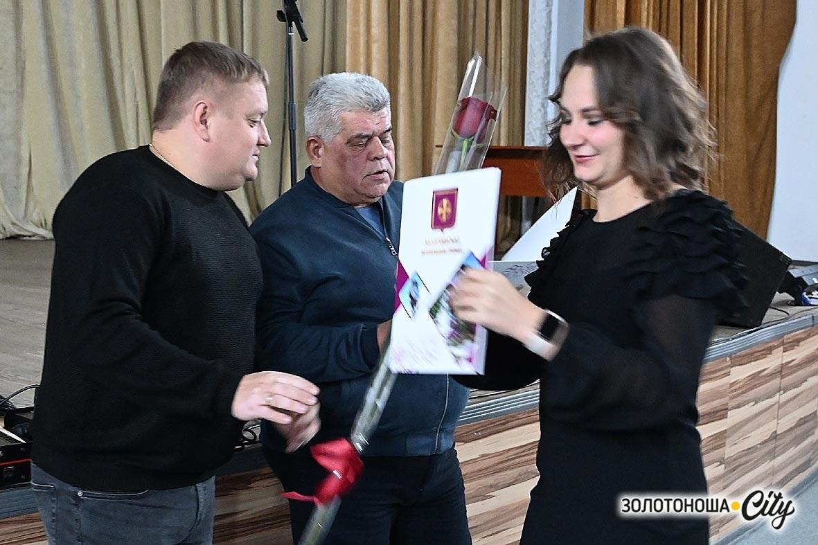 Золотоніські артисти змінили амплуа: свято у глядацькому залі