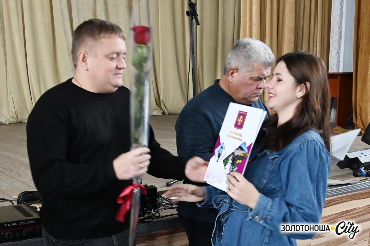 Золотоніські артисти змінили амплуа: свято у глядацькому залі