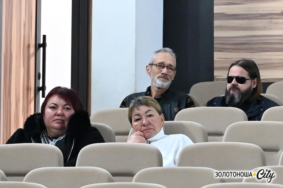 Золотоніські артисти змінили амплуа: свято у глядацькому залі