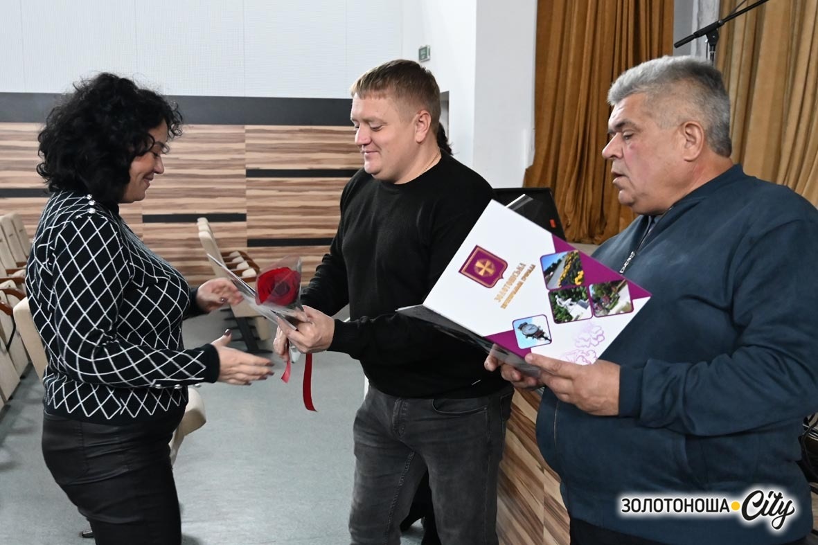 Золотоніські артисти змінили амплуа: свято у глядацькому залі