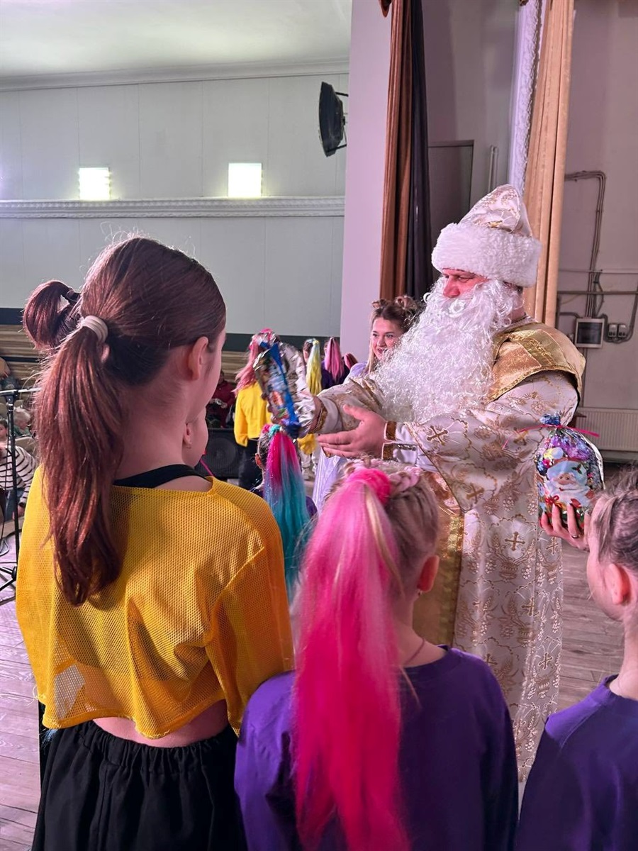 Святий Миколай подарував золотоніським дітям свято