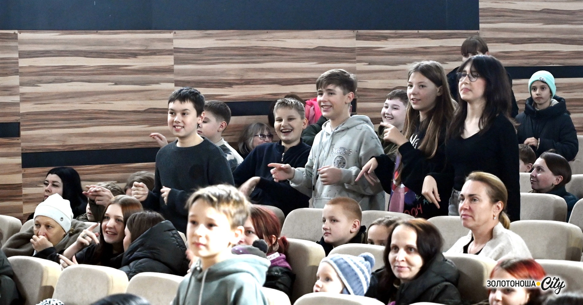 Новорічний мюзикл для золотоніської дітвори