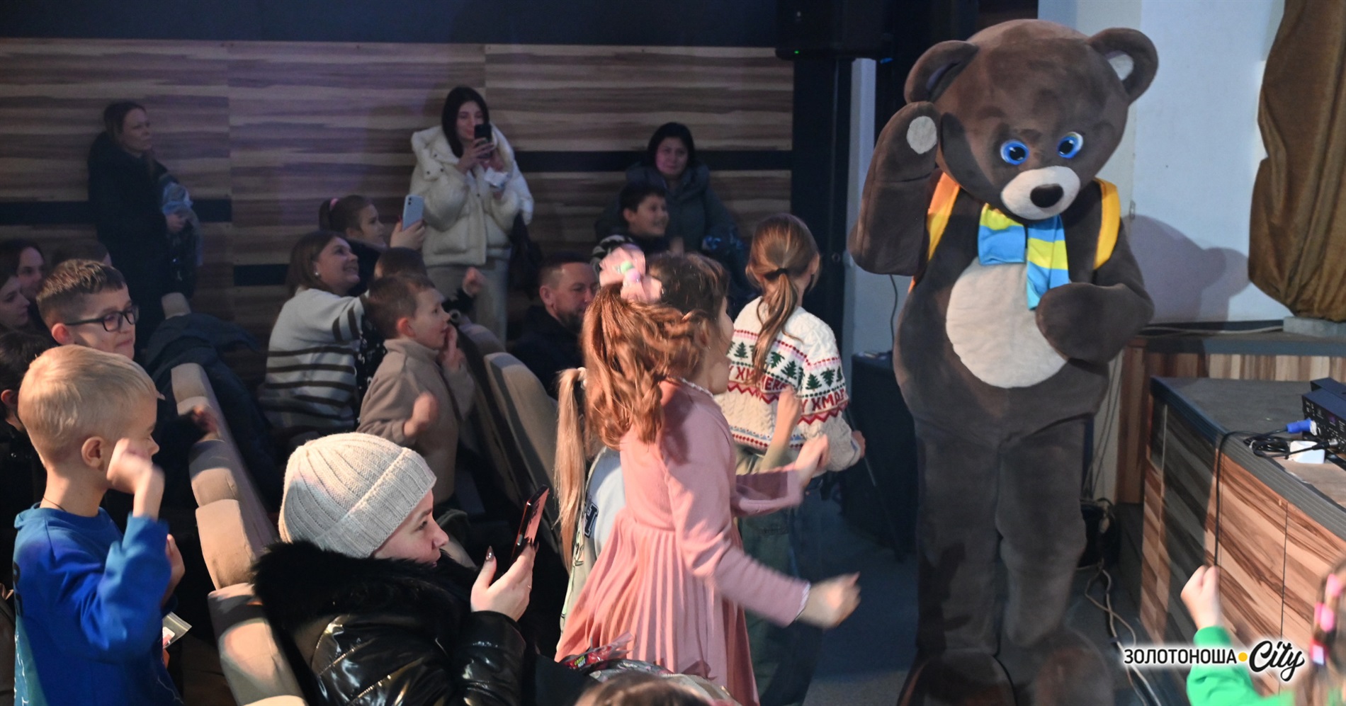 Новорічний мюзикл для золотоніської дітвори