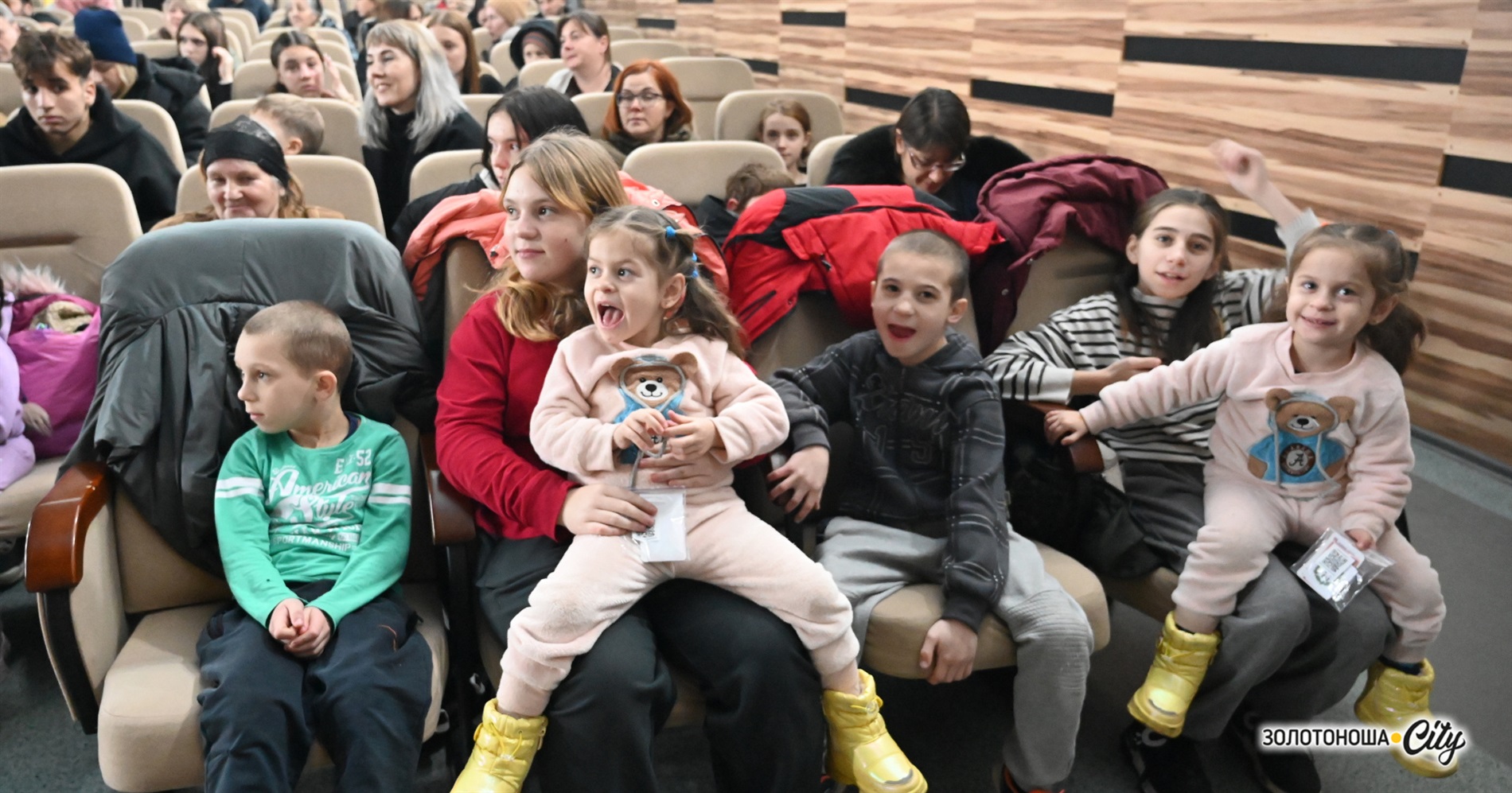 Новорічний мюзикл для золотоніської дітвори