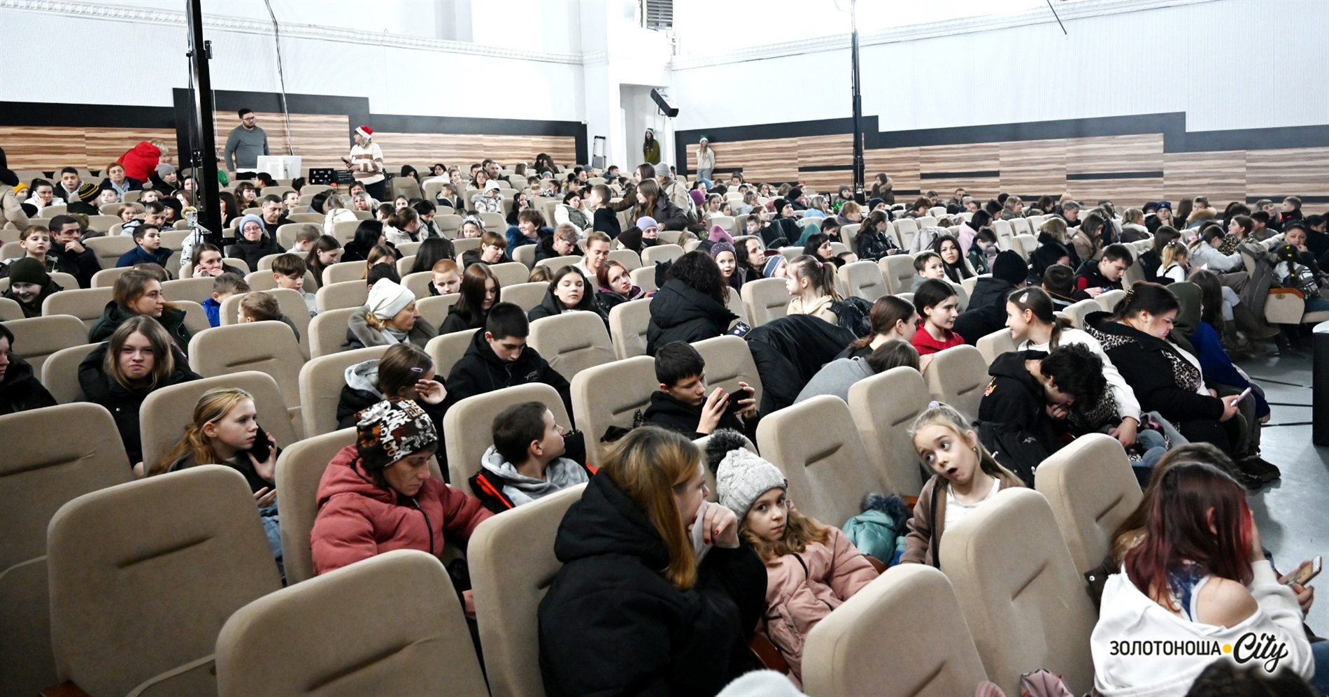 Новорічний мюзикл для золотоніської дітвори