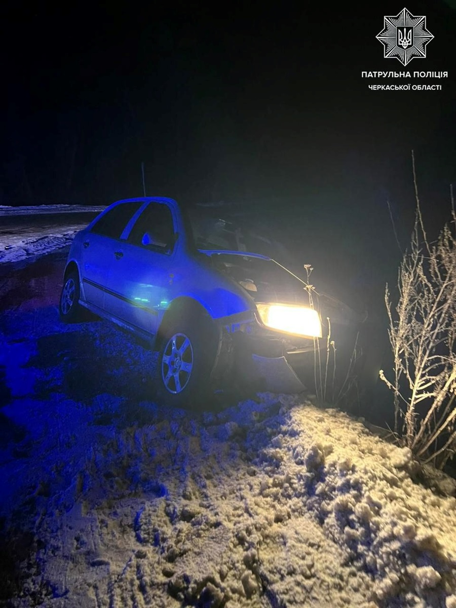 Недотримання ПДР призвело до ДТП на автодорозі поблизу села Деньги