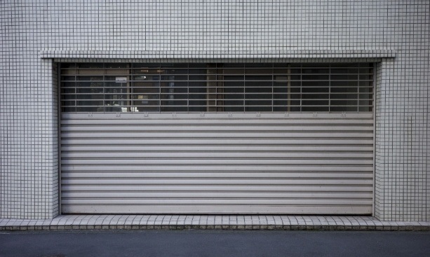 Замовити промислові секційні ворота під ключ