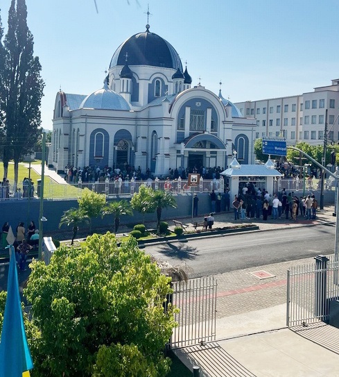 «Маленька Україна» за тисячі кілометрів: де мігранти почуваються як вдома