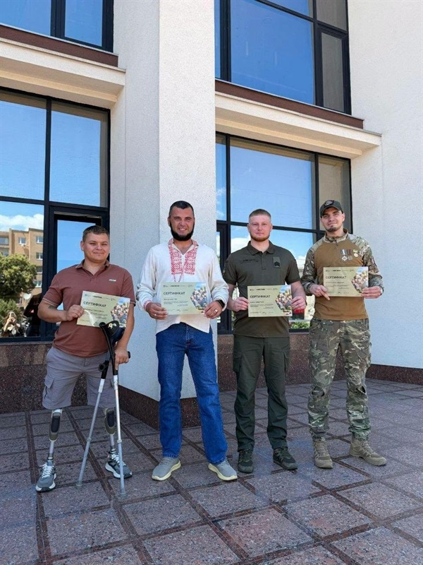 Золотоніським ветеранам війни вручили житлові сертифікати